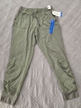 Mondetta Olive Green Women's Jogger Track Pants